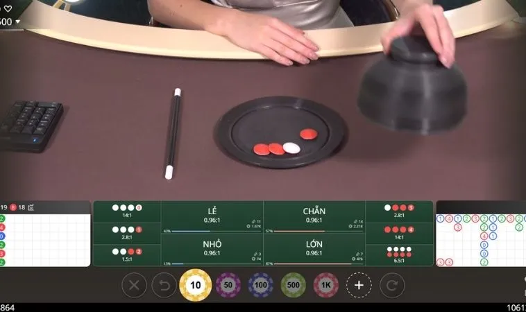 Khám Phá Trò Chơi Xóc Đĩa Tại Blue88 Dân Gian 2 Bàn chơi Xóc Đĩa Tại Blue88